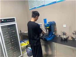 夏季聚羧酸減水劑易發霉變質，可以如何解決？